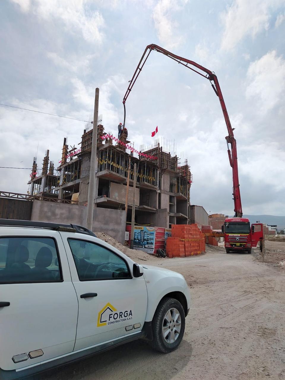 Equipo de obra de FORGA supervisando un proyecto